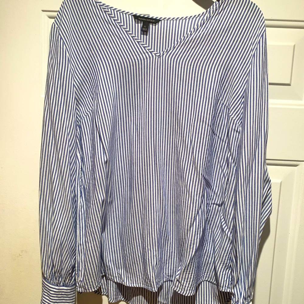 Banana Republic V-neck blouse/sleeve slits